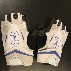 Under Armour weightlifting gloves